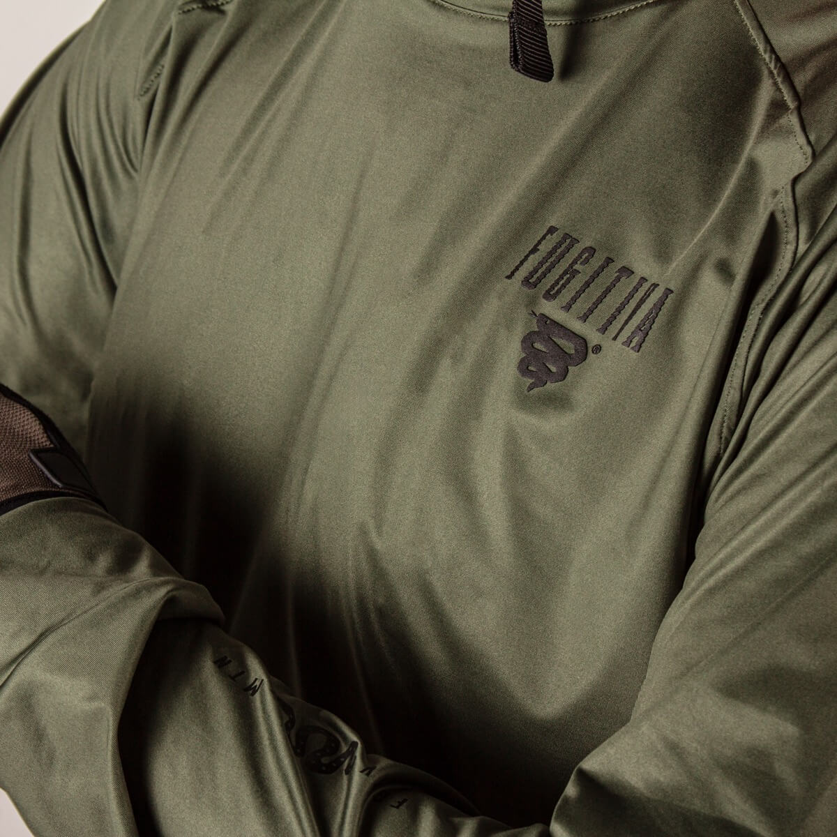 JERSEY SALVAJE MANGA LARGA VERDE MILITAR
