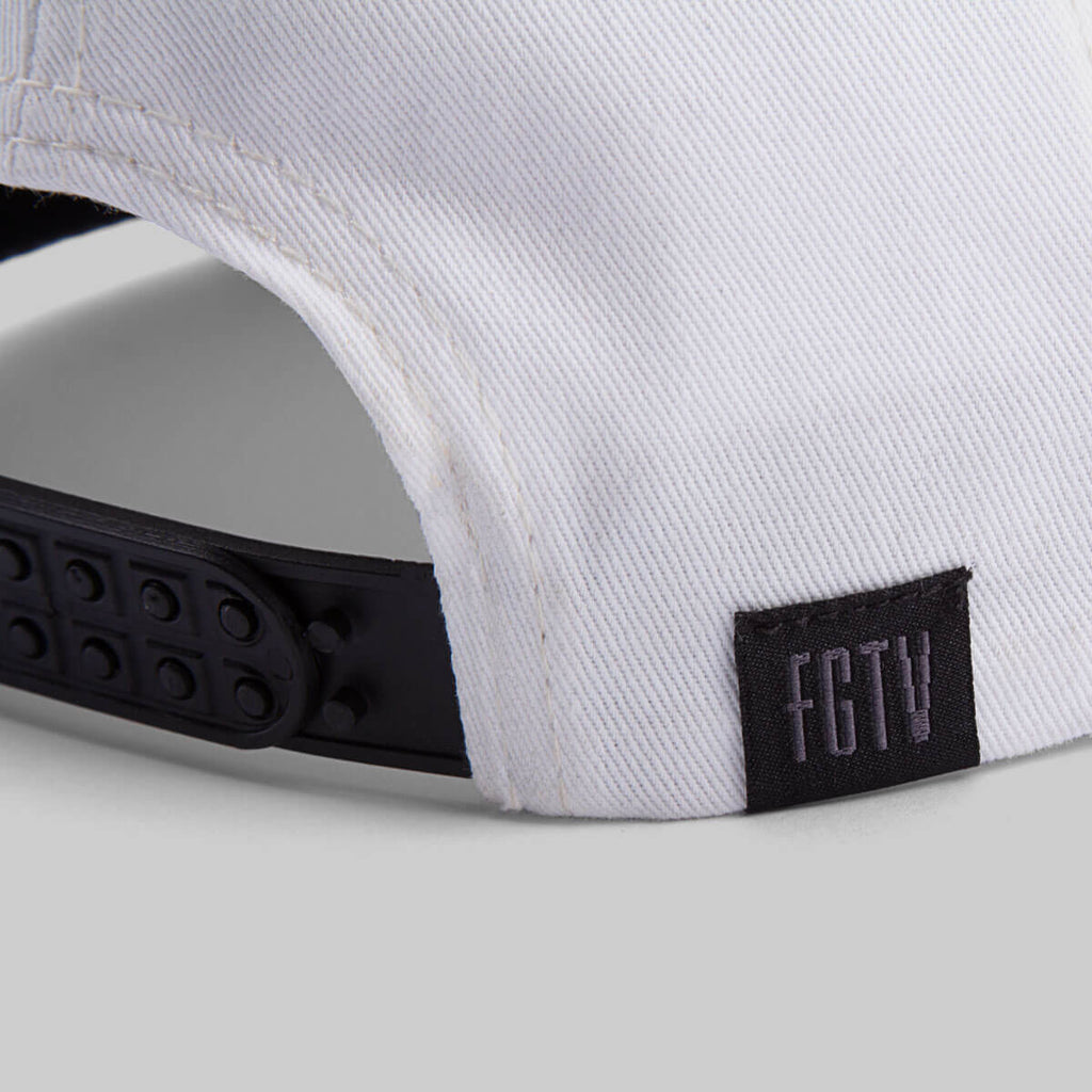 GORRA ELEMENTAL BLACO MARFIL / NEGRO