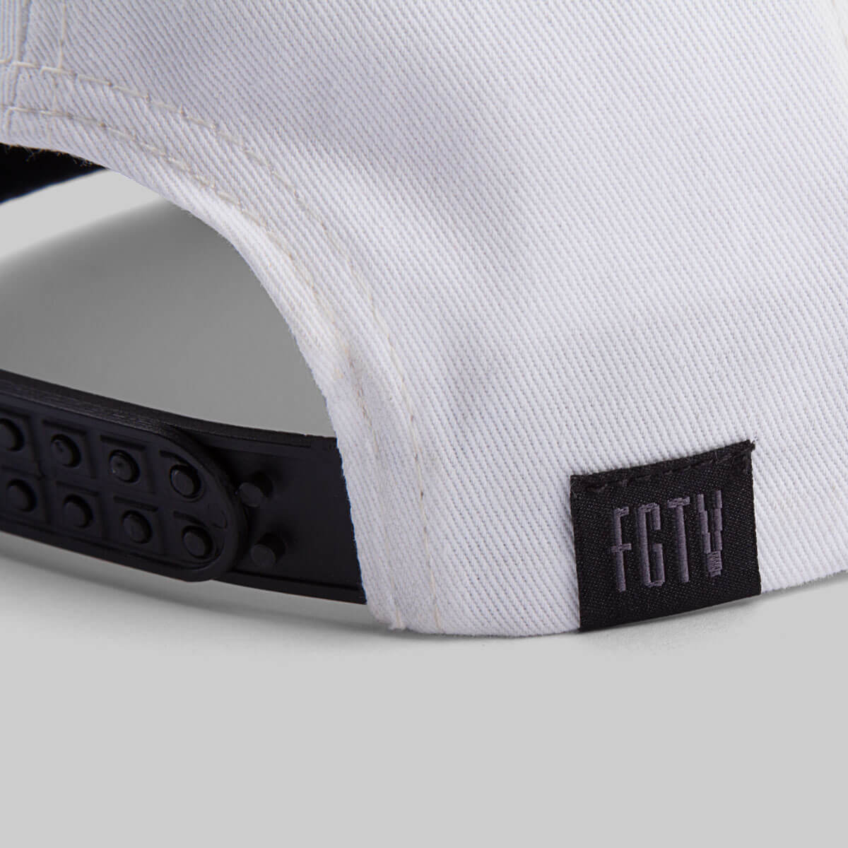 GORRA ELEMENTAL BLACO MARFIL / NEGRO