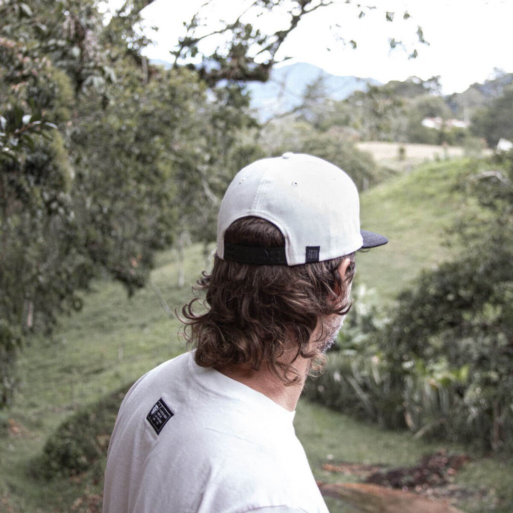 GORRA ELEMENTAL BLACO MARFIL / NEGRO