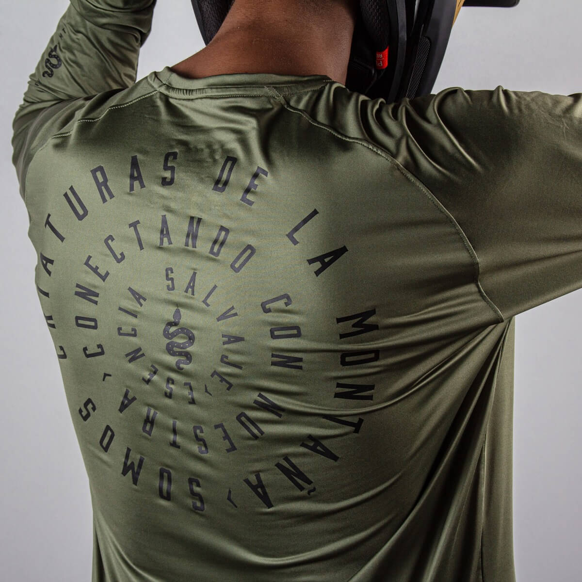 JERSEY SALVAJE MANGA LARGA VERDE MILITAR