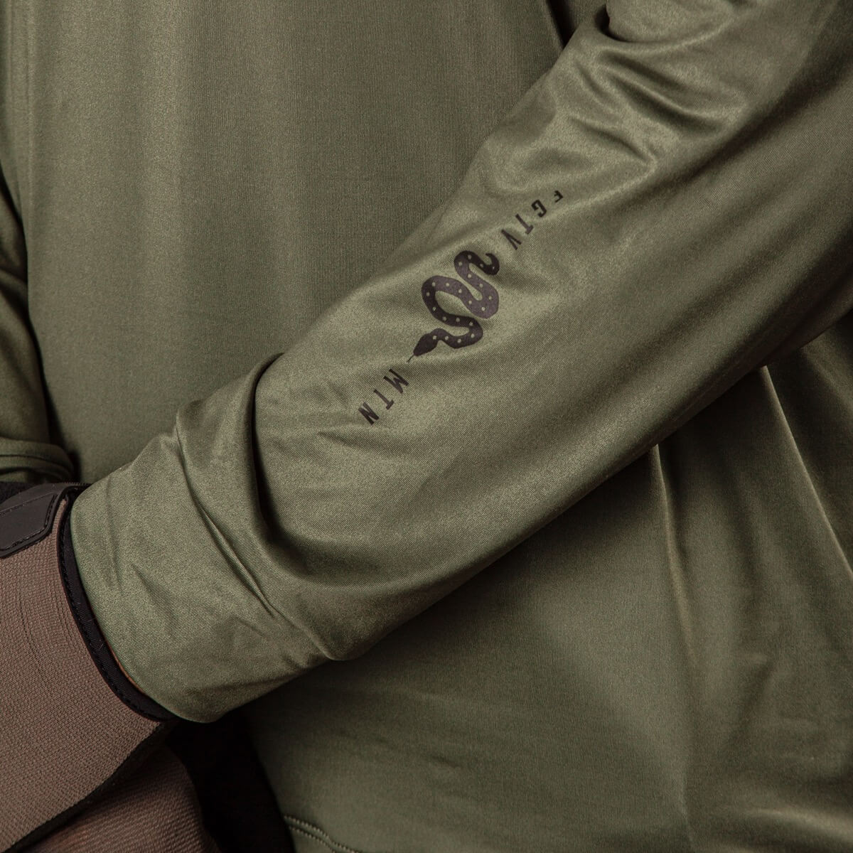 JERSEY SALVAJE MANGA LARGA VERDE MILITAR