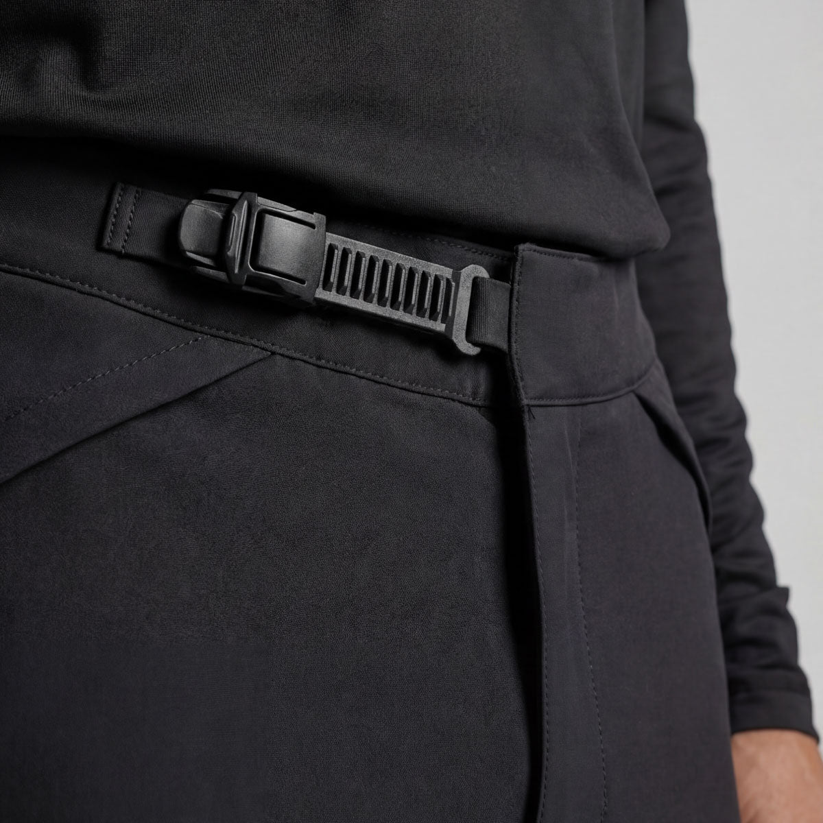 COMBO | Jersey FGTV Off White | Pantalón Fugitiva Alpha - Negro Profundo