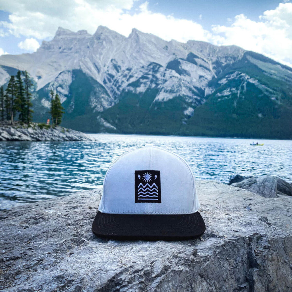 GORRA ELEMENTAL BLACO MARFIL / NEGRO